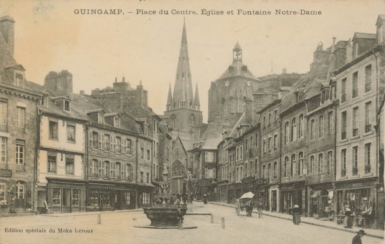 carte postale PLACE DU CENTRE, FONTAINE N-DAME Côtes-d'Armor 1903-1920 013940 Photo