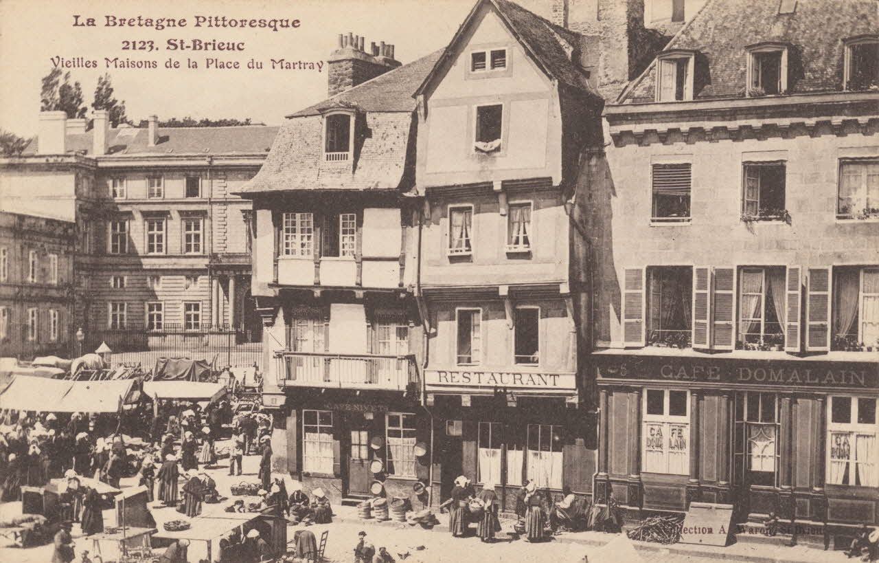 carte postale MAISONS PLACE DU MARTRAI Côtes-d'Armor 1903-1920 013999 Photo