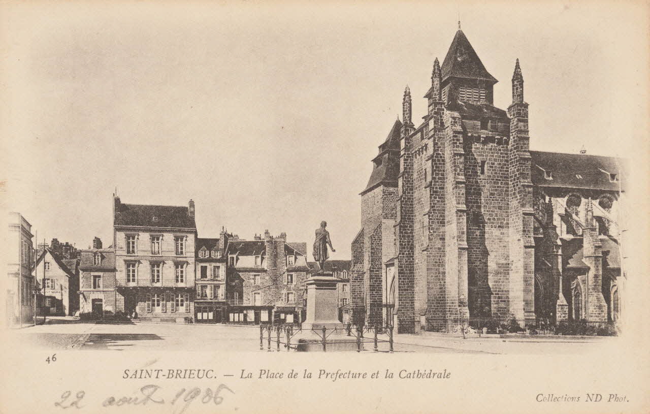 carte postale PLACE DE LA PREFECTURE, CATHEDRALE Côtes-d'Armor 1906 014000 Photo