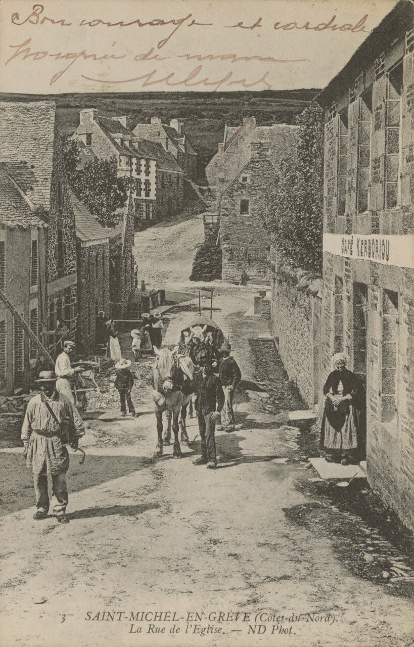 carte postale LA RUE DE L'EGLISE Côtes-d'Armor 1910 014010 Photo