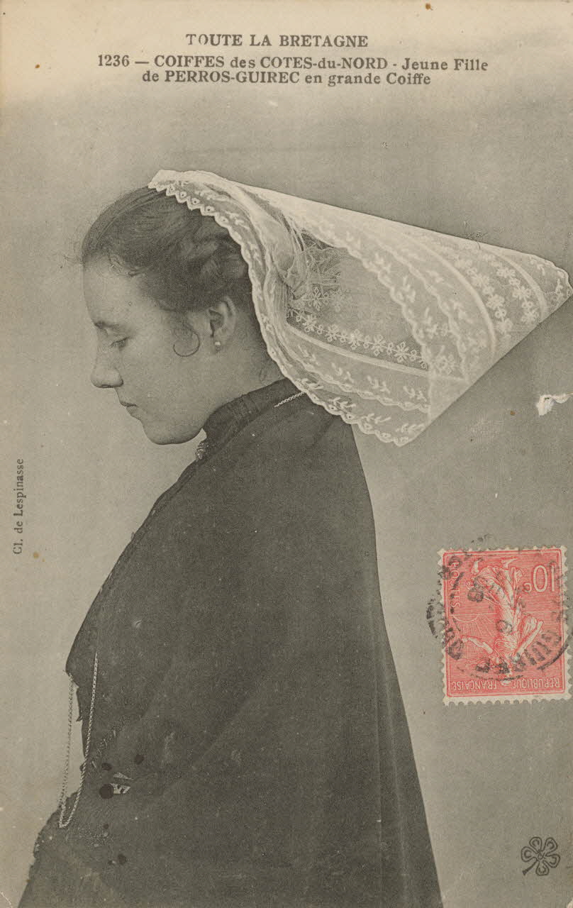 carte postale JEUNE FILLE EN GRANDE COIFFE Côtes-d'Armor 1906 014142 Photo