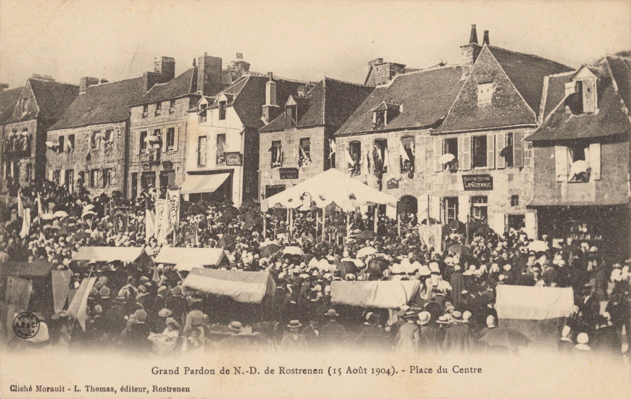 carte postale GRAND PARDON, PLACE DU CENTRE Côtes-d'Armor 1905 014279 Photo