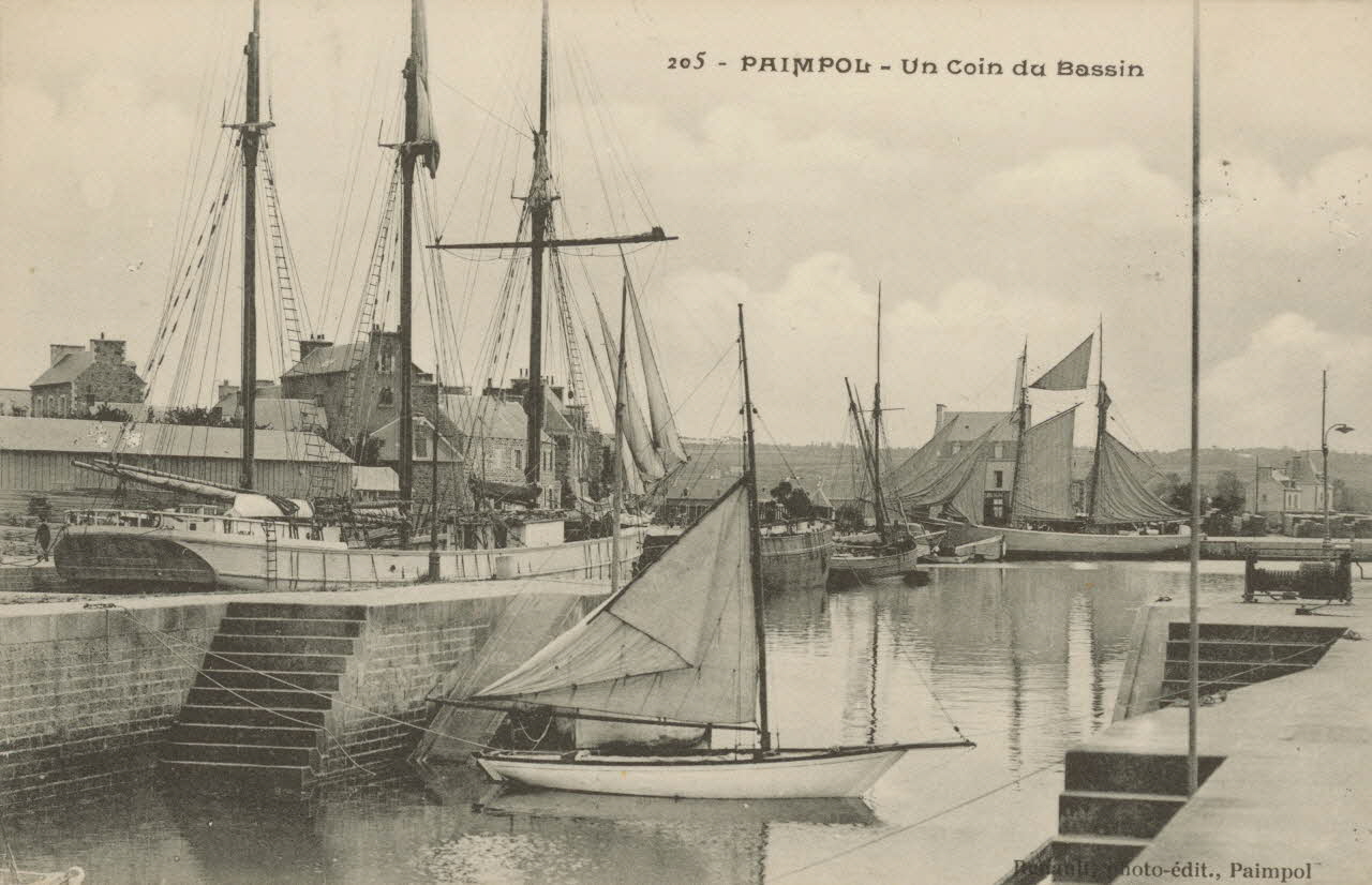 carte postale PAIMPOL. UN COIN DU BASSIN Côtes-d'Armor 1903-1920 014387 Photo