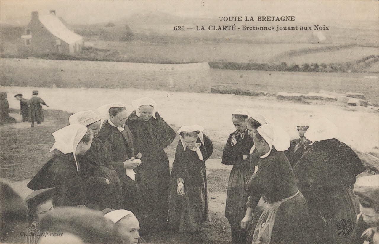 carte postale BRETONNES JOUANT AUX NOIX Côtes-d'Armor 1903-1920 014396 Photo