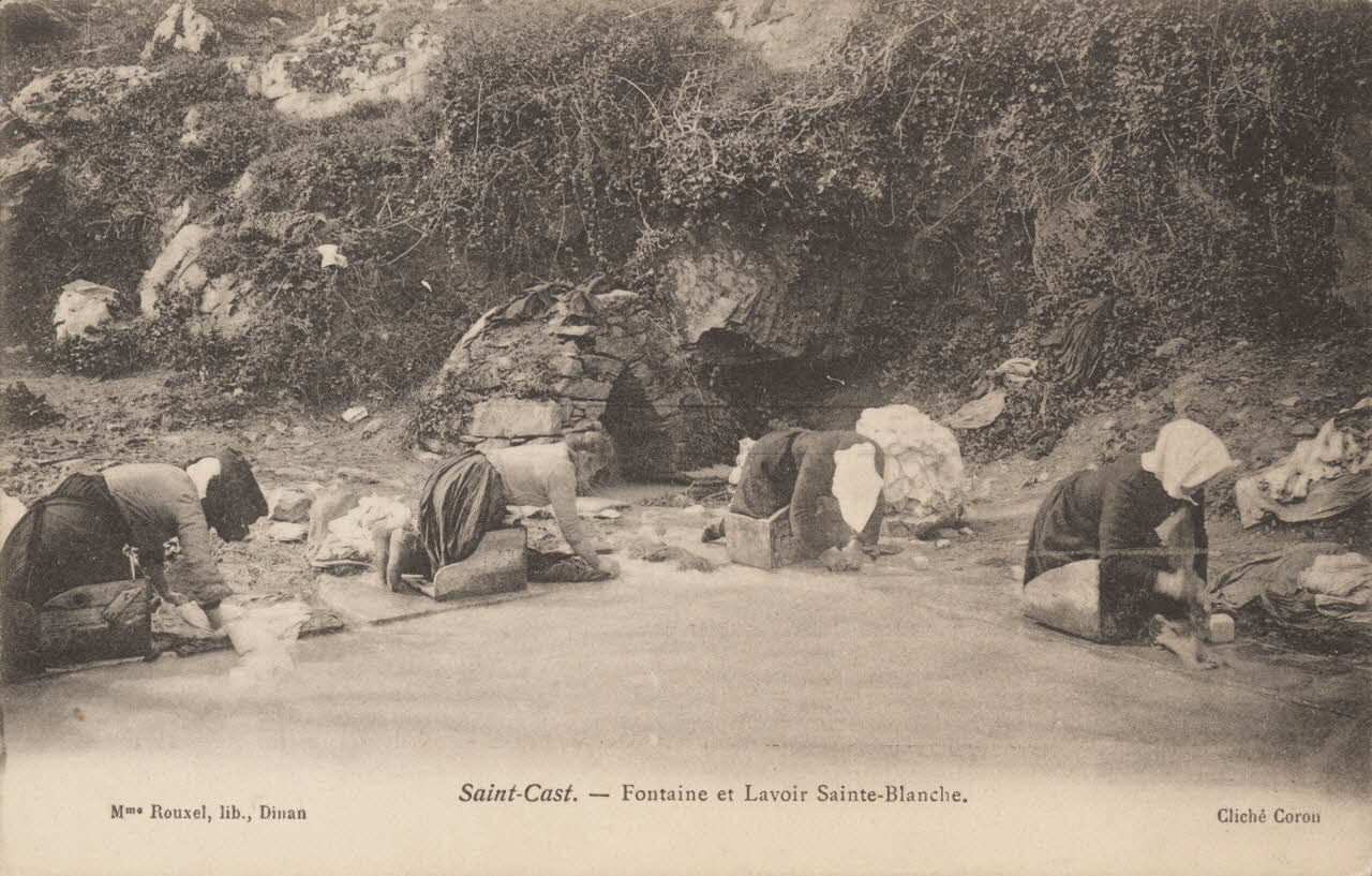 carte postale FONTAINE ET LAVOIR SAINTE BLANCHE Côtes-d'Armor 1903-1950 014405 Photo