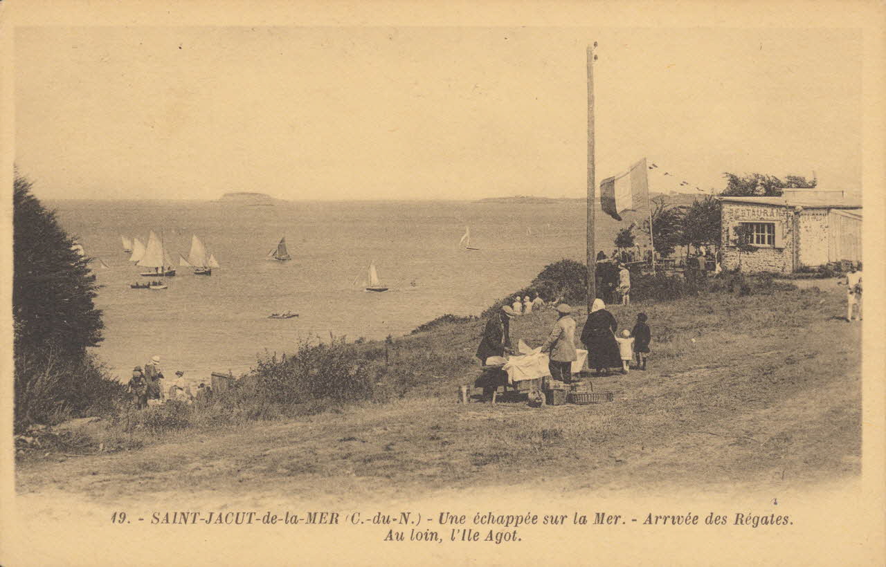 carte postale UNE ECHAPPEE SUR LA MER Côtes-d'Armor 1934 014406 Photo