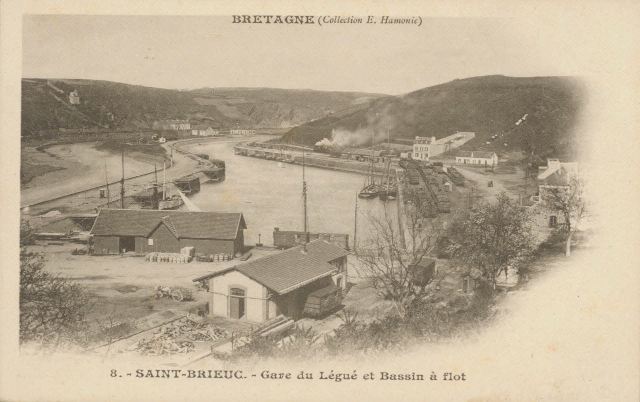carte postale GARE DU LEGUE ET BASSIN A FLOT Côtes-d'Armor 1903 014814 Photo