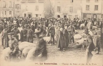 carte postale CHAMP DE FOIRE ET RUE DE LA POSTE Creuse 1905 015068 Photo