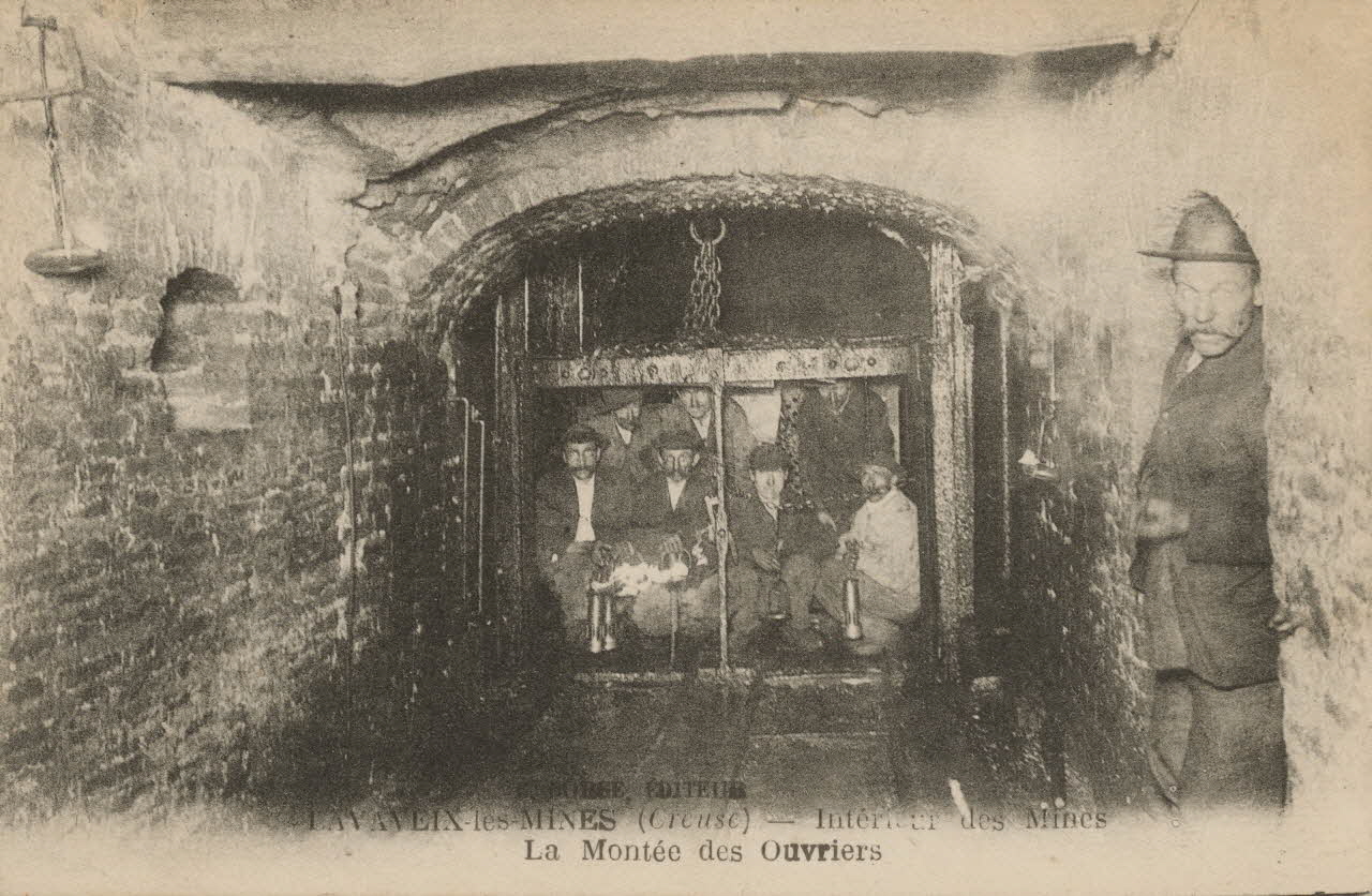 carte postale LA MONTEE DES OUVRIERS Creuse 1927 015107 Photo