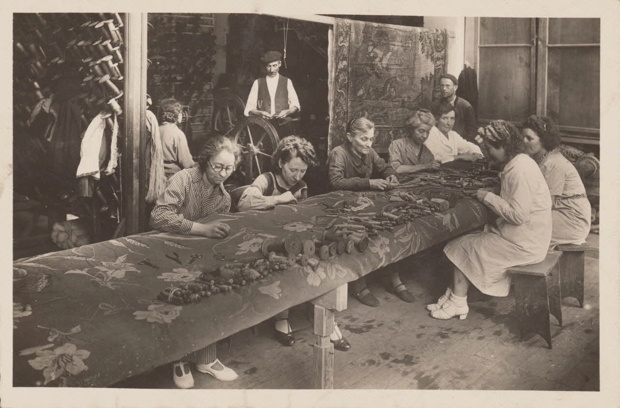 carte postale FABRICATION DE TAPIS Creuse 1920-1950 015114 Photo