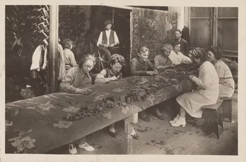 carte postale FABRICATION DE TAPIS Creuse 1920-1950 015114 Photo
