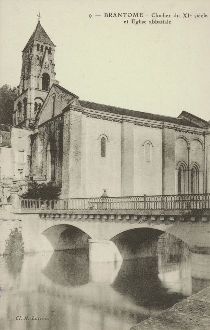 carte postale CLOCHER DU XIe SIECLE ET EGLISE ABBATIALE Dordogne 1903-1920 015200 Photo