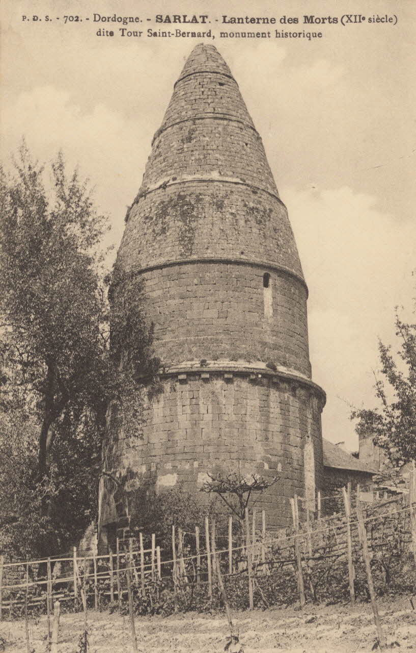 carte postale LANTERNE DES MORTS (XIIe SIECLE) TOUR SAINT-BERNARD Dordogne 1903-1920 015271 Photo