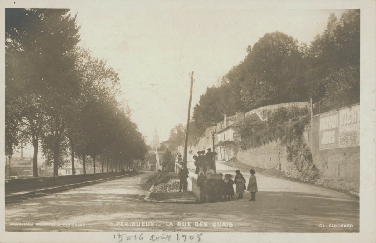 carte postale LA RUE DES QUAIS Dordogne 1905 015304 Photo
