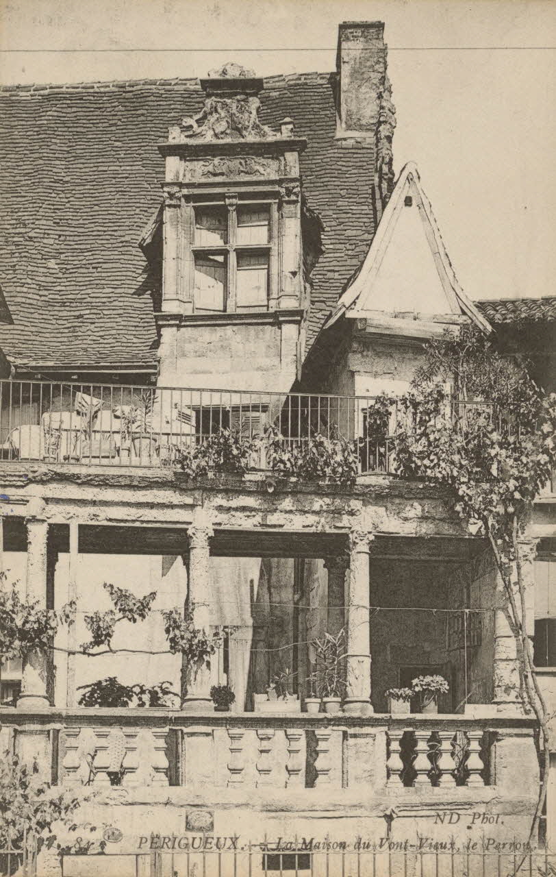carte postale LA MAISON DU VONT-VIEUX, LE PERRON Dordogne 1903-1920 015311 Photo