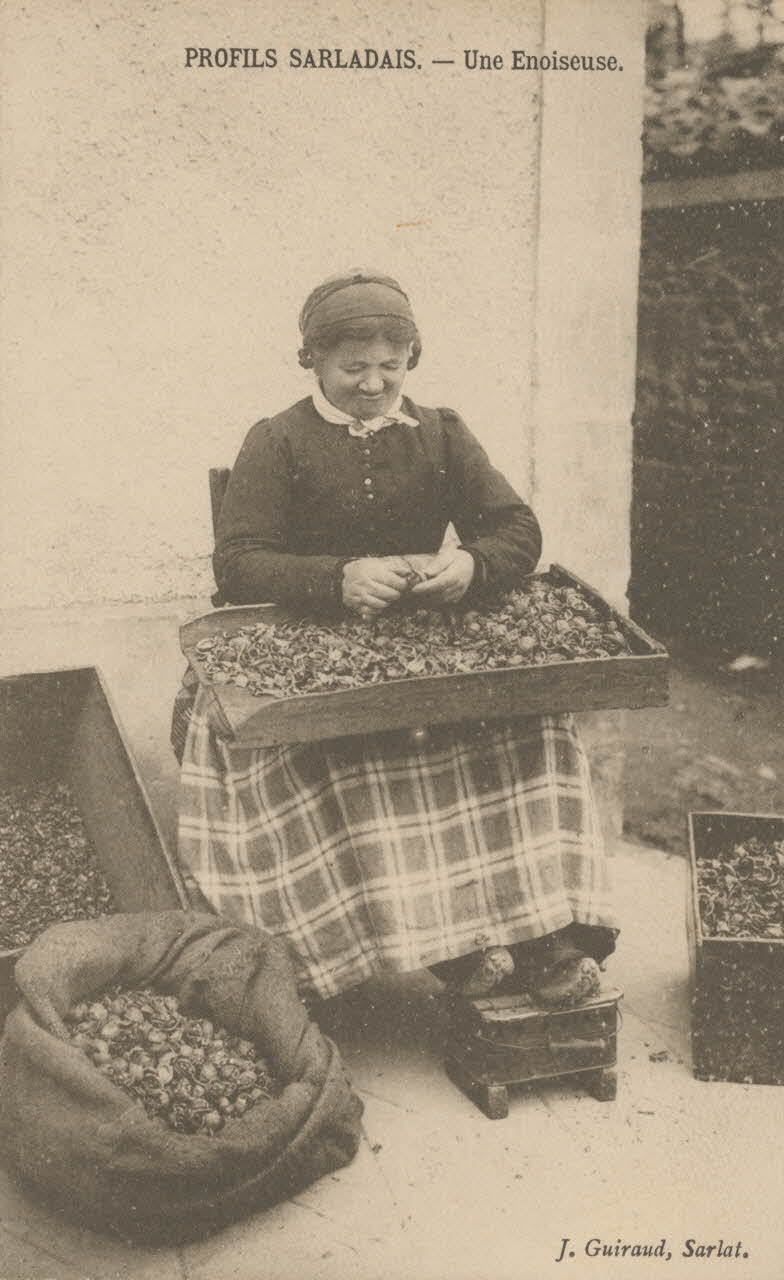 carte postale UNE ENOISEUSE Dordogne 1903-1920 015366 Photo