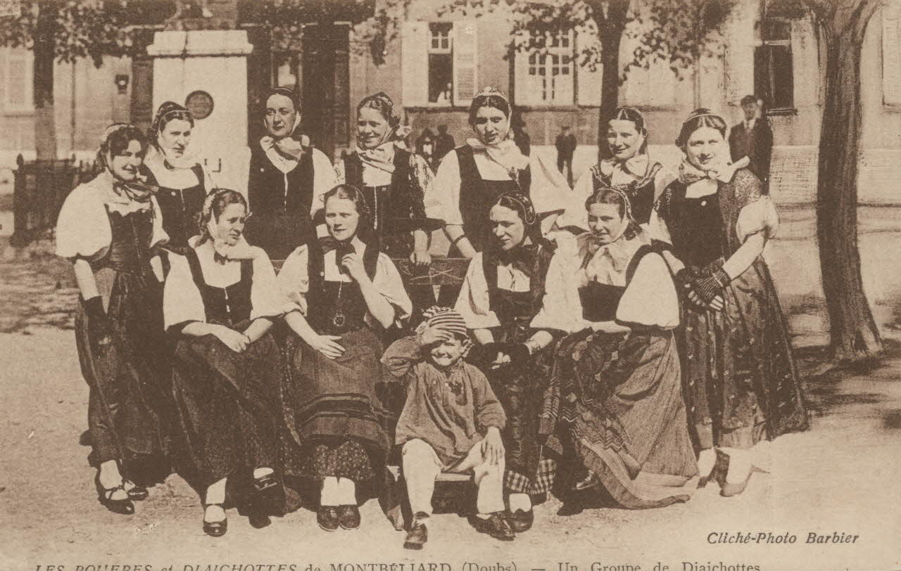 carte postale UN GROUPE DE DIAICHOTTES Doubs 1903-1950 015701 Photo