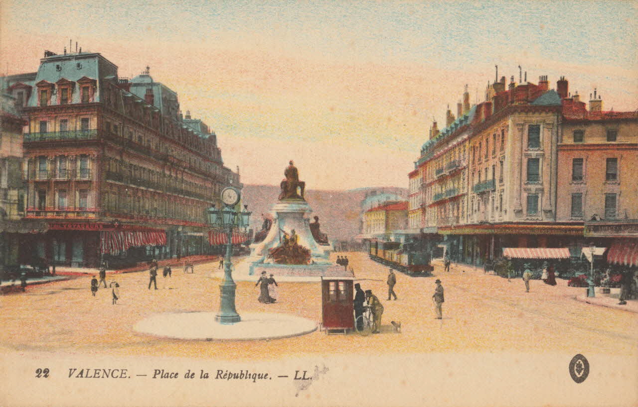 carte postale PLACE DE LA REPUBLIQUE Drôme 1903-1920 016015 Photo