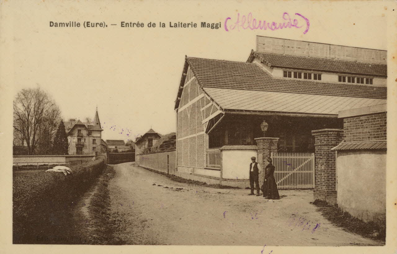 carte postale ENTREE DE LA LAITERIE MAGGI Eure 1911 016511 Photo