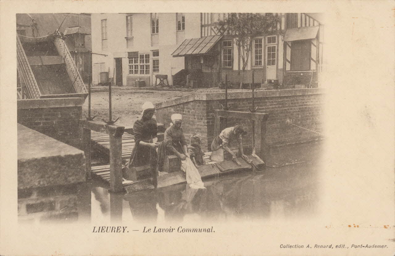 carte postale LE LAVOIR COMMUNAL Eure 1903-1920 016520 Photo