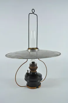 lampe à pétrole 1970.38.11.1- 4 Photo Mucem