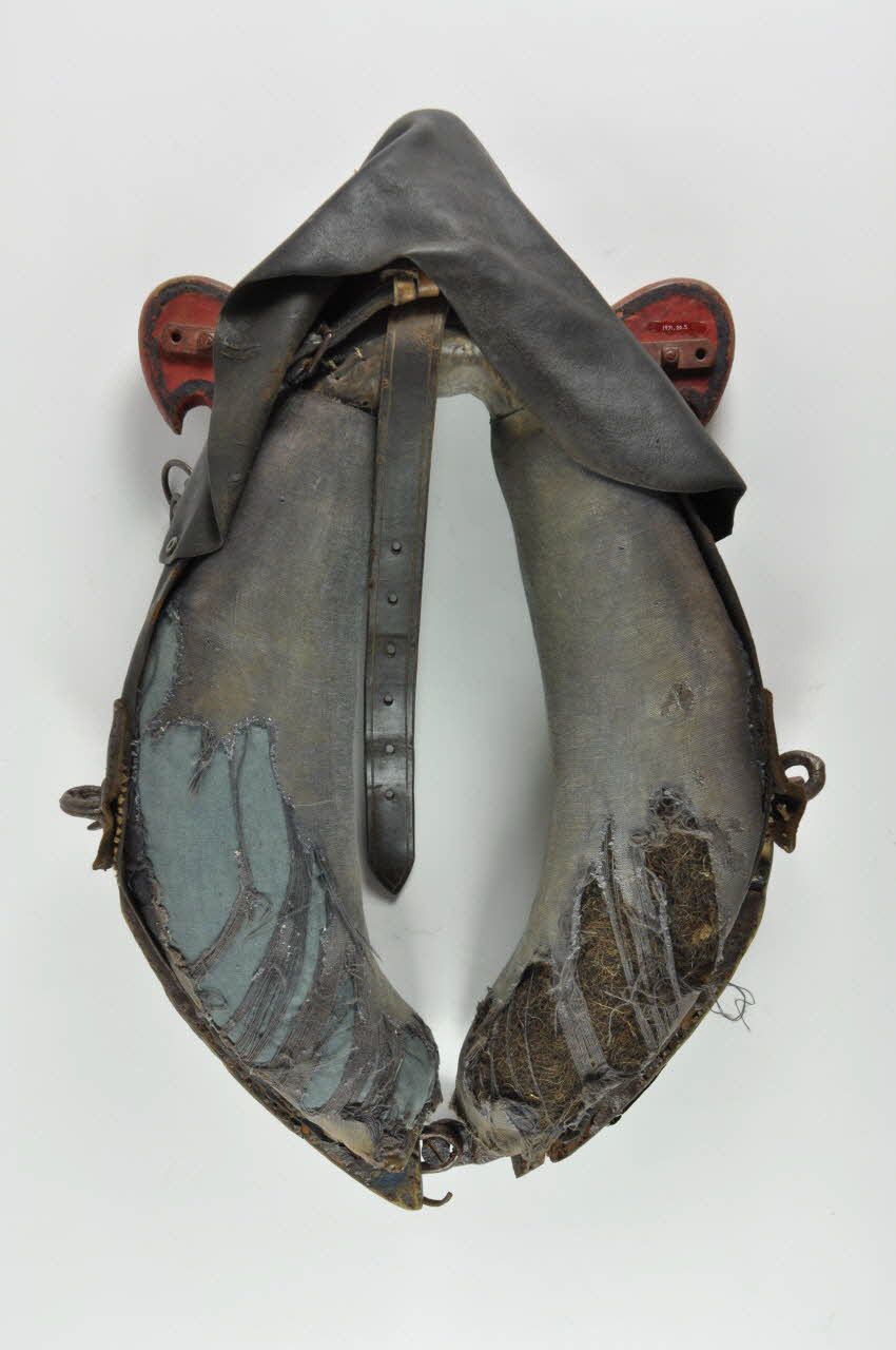 Jean Desmoulin collier d'équidé Anzelay(Nièvre) 1955 1971.20.5 Photo Mucem