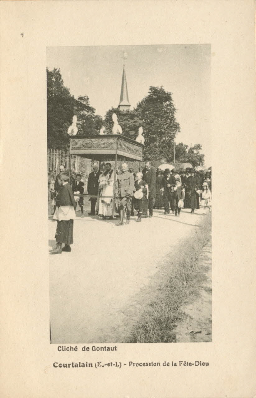 carte postale PROCESSION DE LA FETE DIEU Eure-et-Loir 1903-1920 017526  Photo