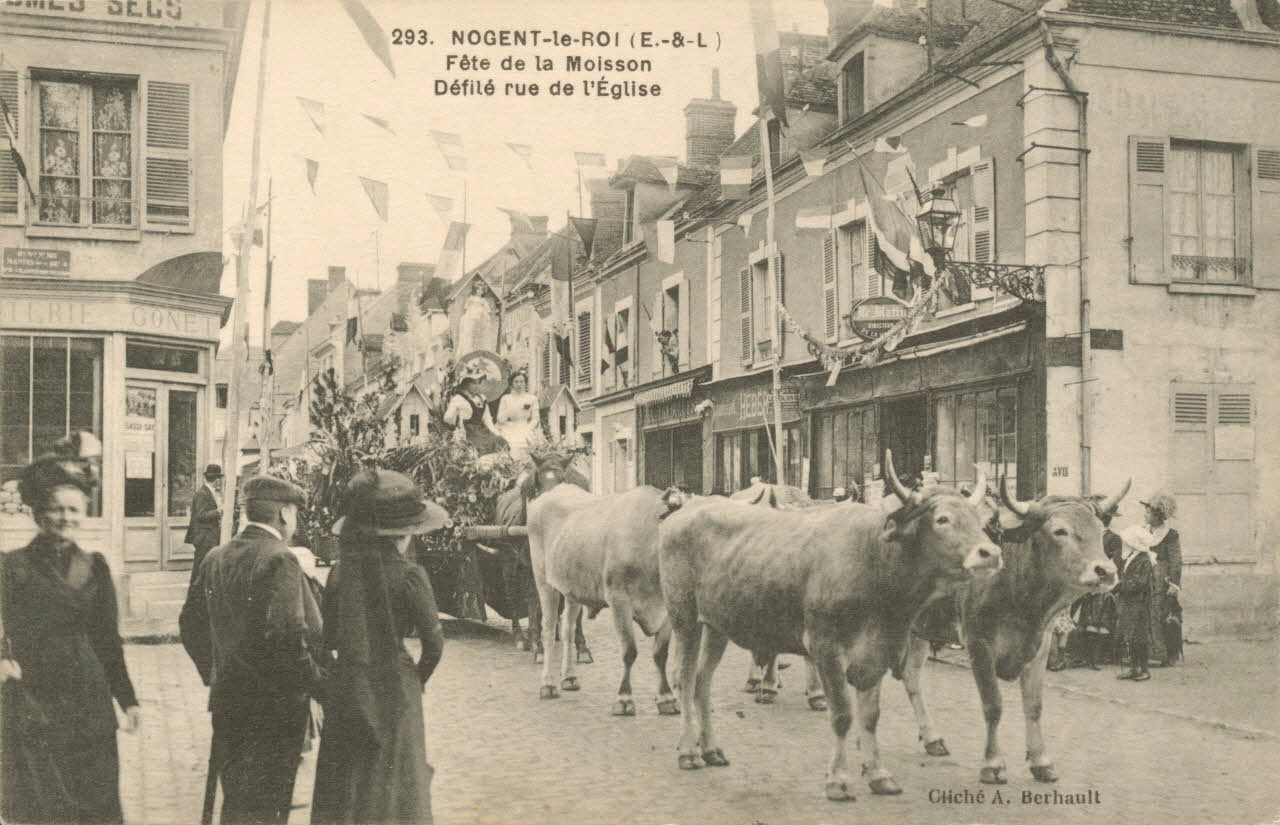 carte postale FETE DE LA MOISSON, RUE DE L'EGLISE Eure-et-Loir 1903-1920 017530 Photo
