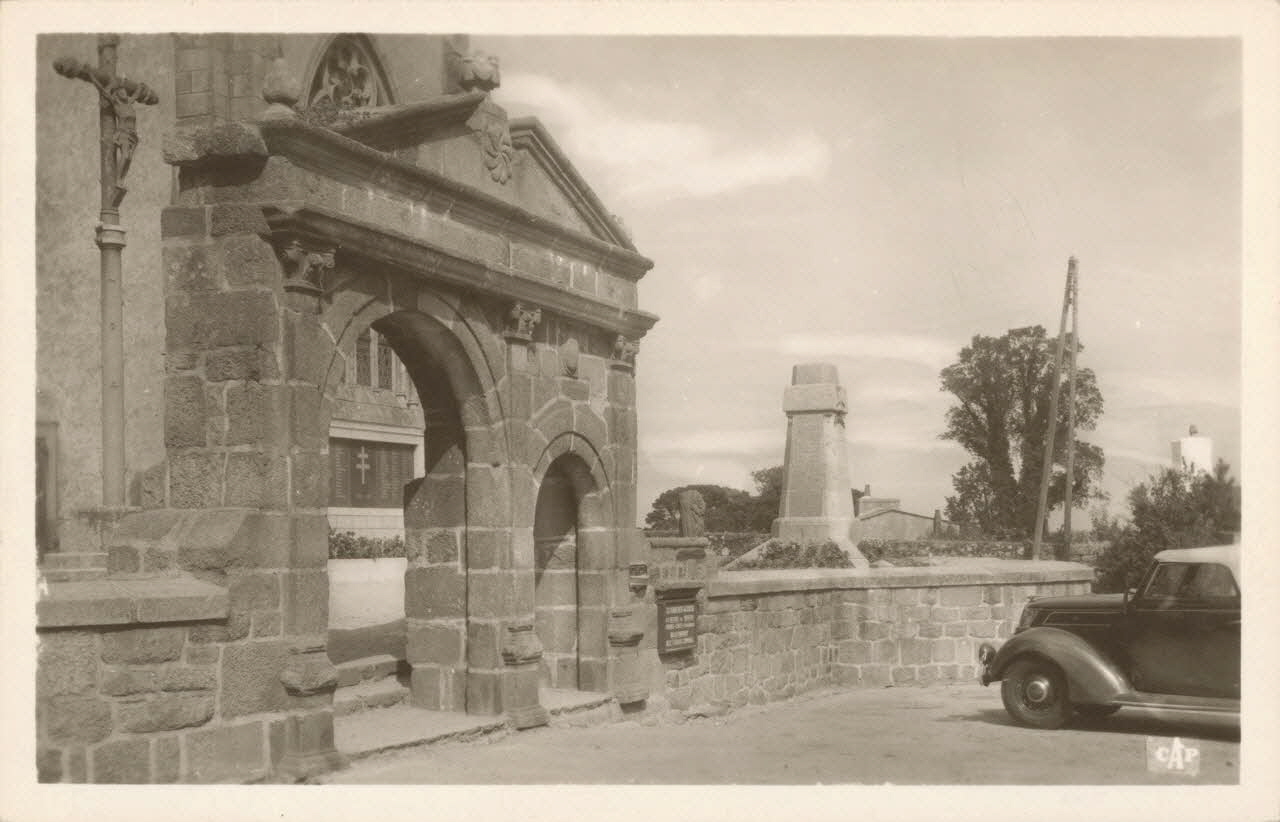 carte postale VUE DU PORTAIL DE L'EGLISE Finistère 1921-1950 017886 Photo