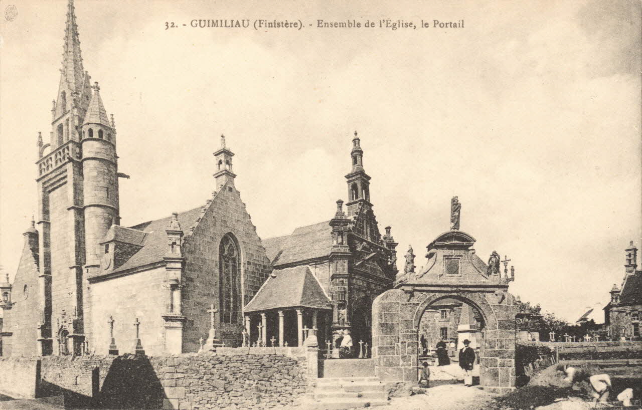 carte postale ENSEMBLE DE L'EGLISE, LE PORTAIL Finistère 1925 017970 Photo