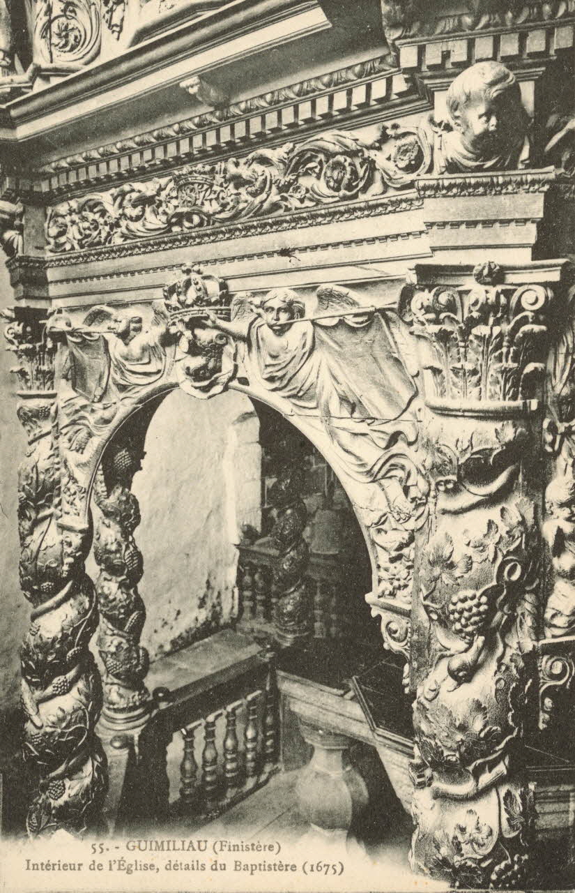 carte postale INTERIEUR DE L'EGLISE, DETAILS DU BAPTISTERE (1675) Finistère 1925 017976 Photo