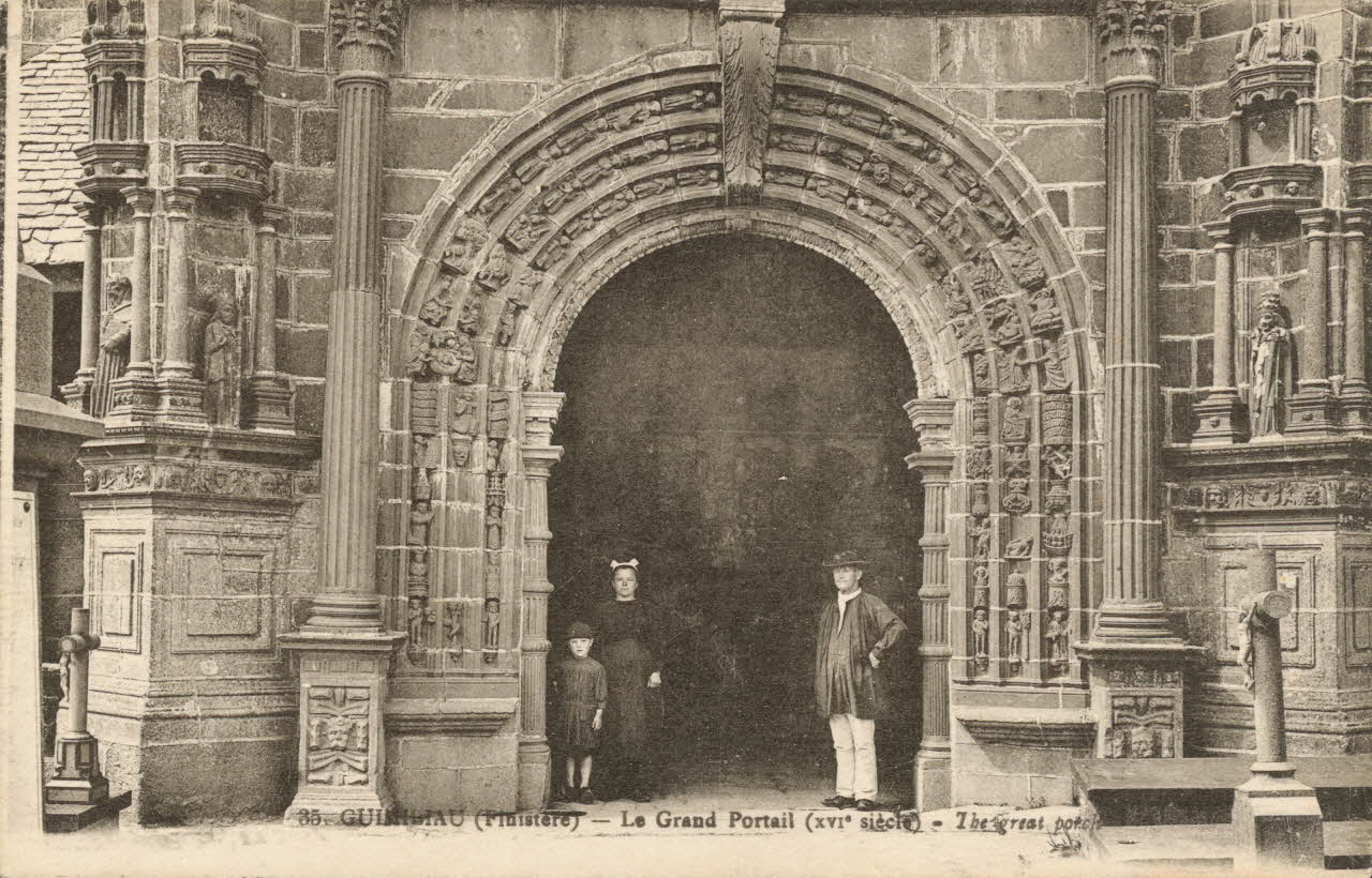 carte postale LE GRAND PORTAIL (XVIe SIECLE) ; THE GREAT PORCH Finistère 1903-1920 017981 Photo