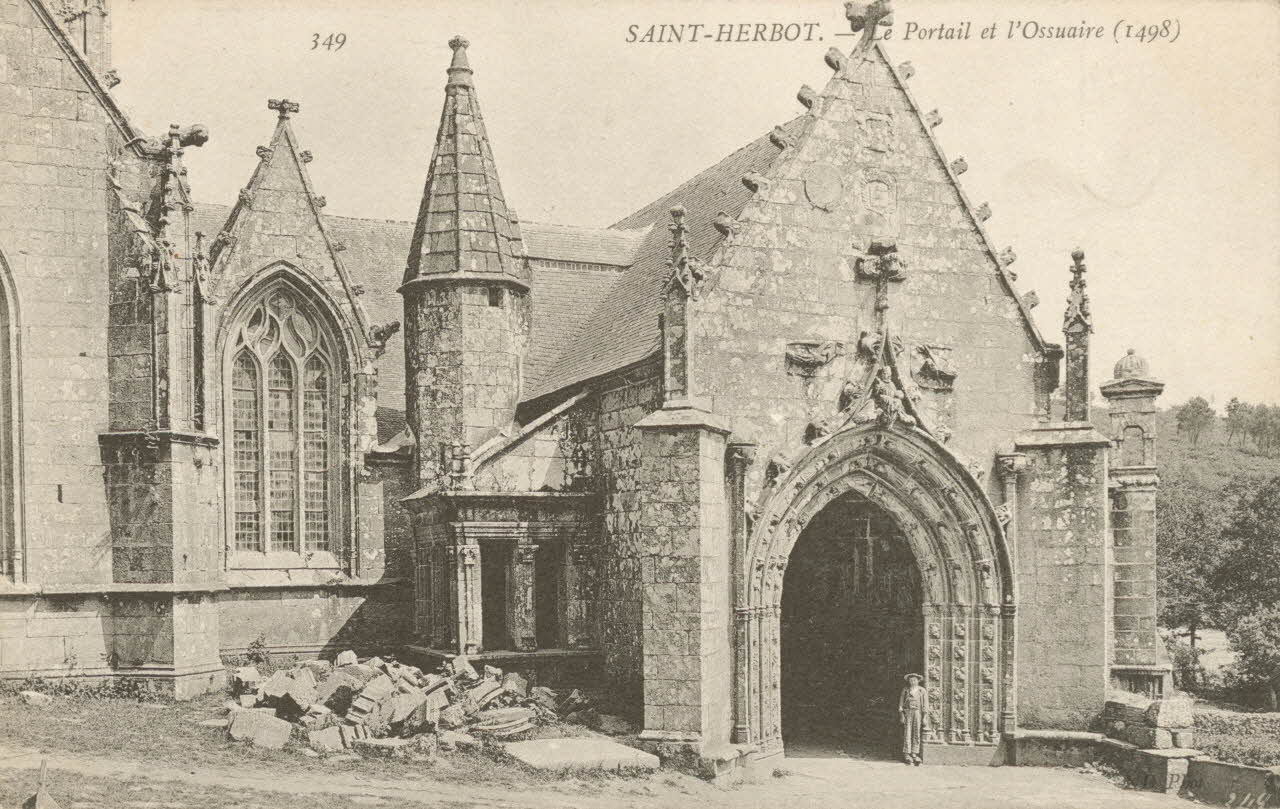 carte postale SAINT-HERBOT. ; LE PORTAIL ET L'OSSUAIRE (1498) Finistère 1903-1920 018000 Photo