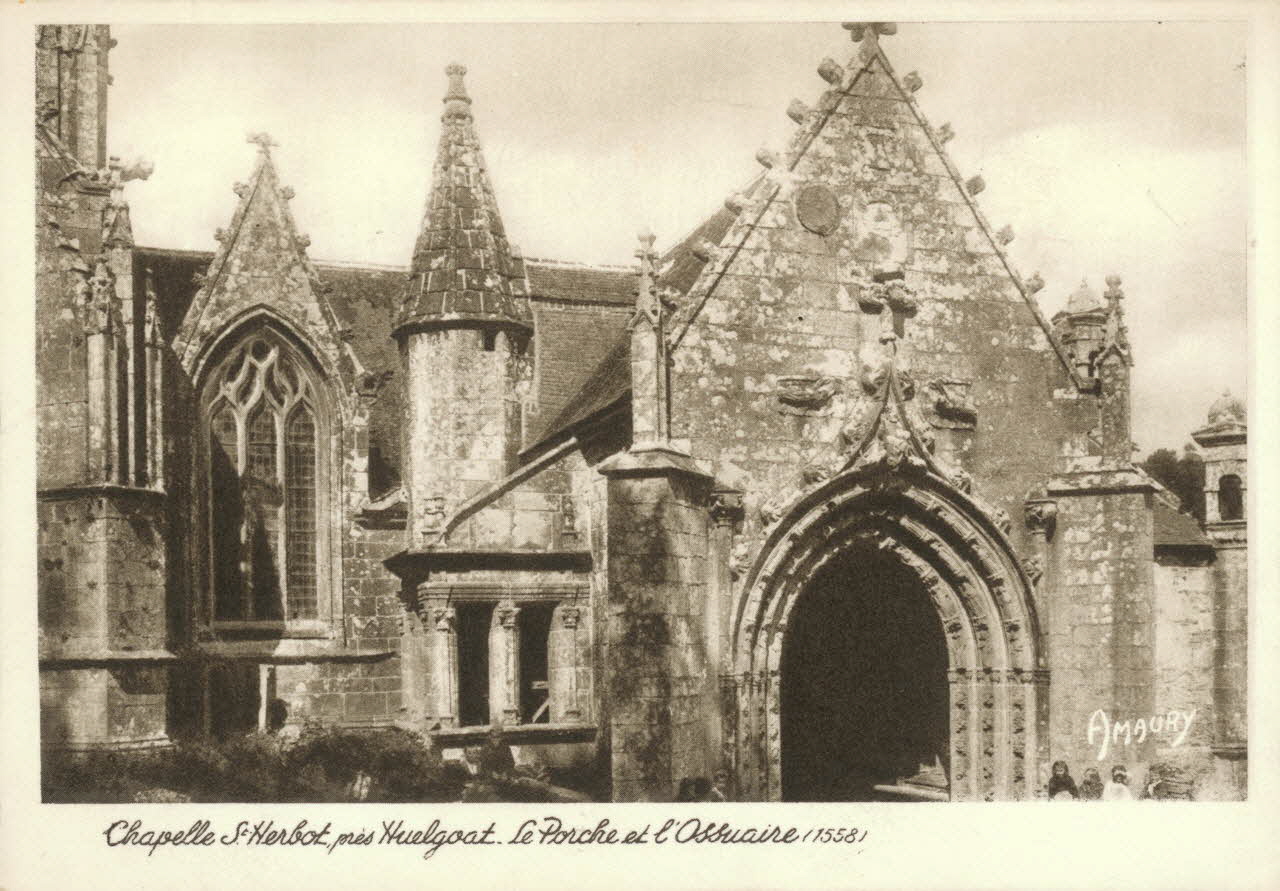 carte postale CHAPELLE SAINT-HERBOT. LE PORCHE ET L'OSSUAIRE Finistère 1921-1950 018014 Photo