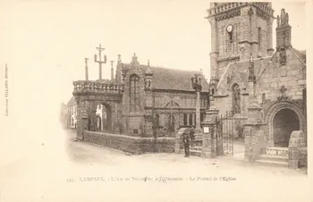 carte postale L'ARC DE TRIUMPH. ; L'OSSUAIRE. ; LE PORTAIL Finistère 1902 018022 Photo