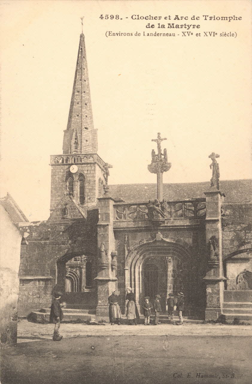 carte postale CLOCHER ET ARC DE TRIOMPHE DE LA MARTYRE (XV,XVIeS) Finistère 1903-1920 018081  Photo