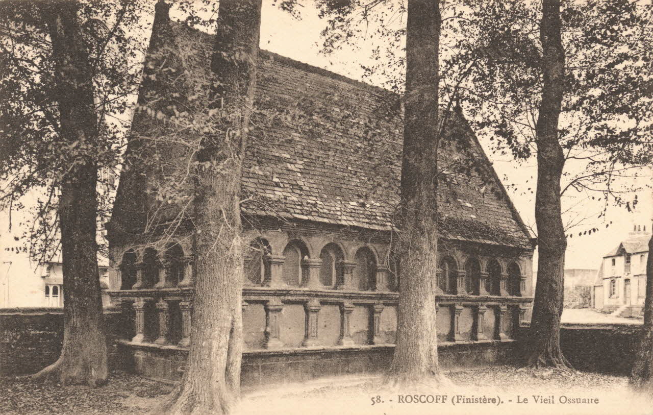 carte postale LE VIEIL OSSUAIRE Finistère 1925 018297 Photo