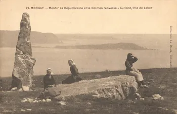 carte postale MENHIR LA REPUBLIQUE,DOLMEN RENVERSE,ILE DE LABER Finistère 1903-1920 018408 Photo