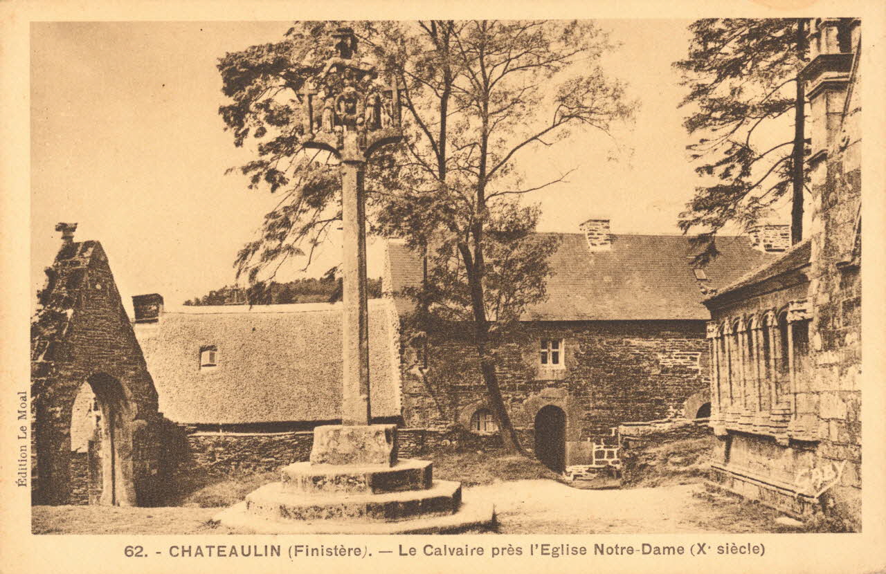 carte postale LE CALVAIRE PRES L'EGLISE NOTRE-DAME (Xe SIECLE) Finistère 1921-1950 018465 Photo