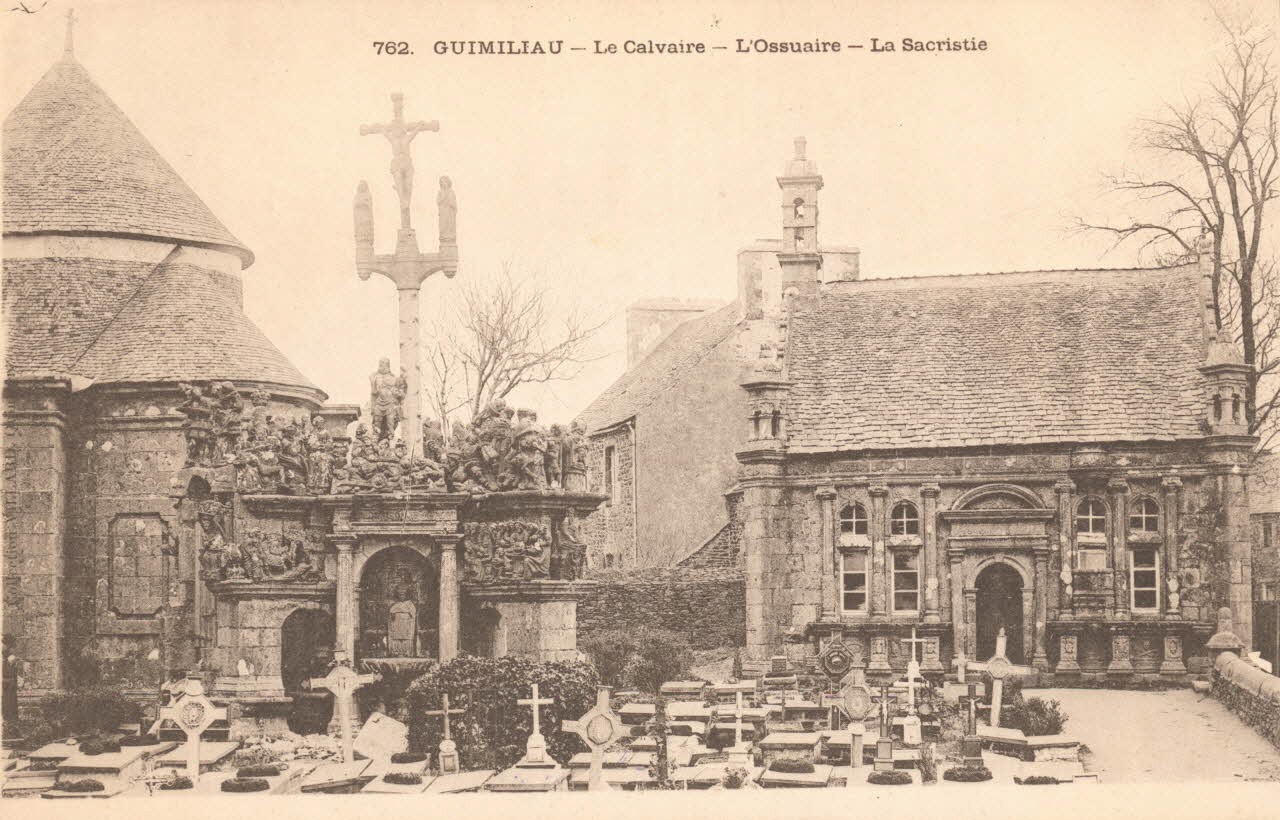 carte postale LE CALVAIRE ; L'OSSUAIRE ; LA SACRISTIE Finistère 1902 018478 Photo