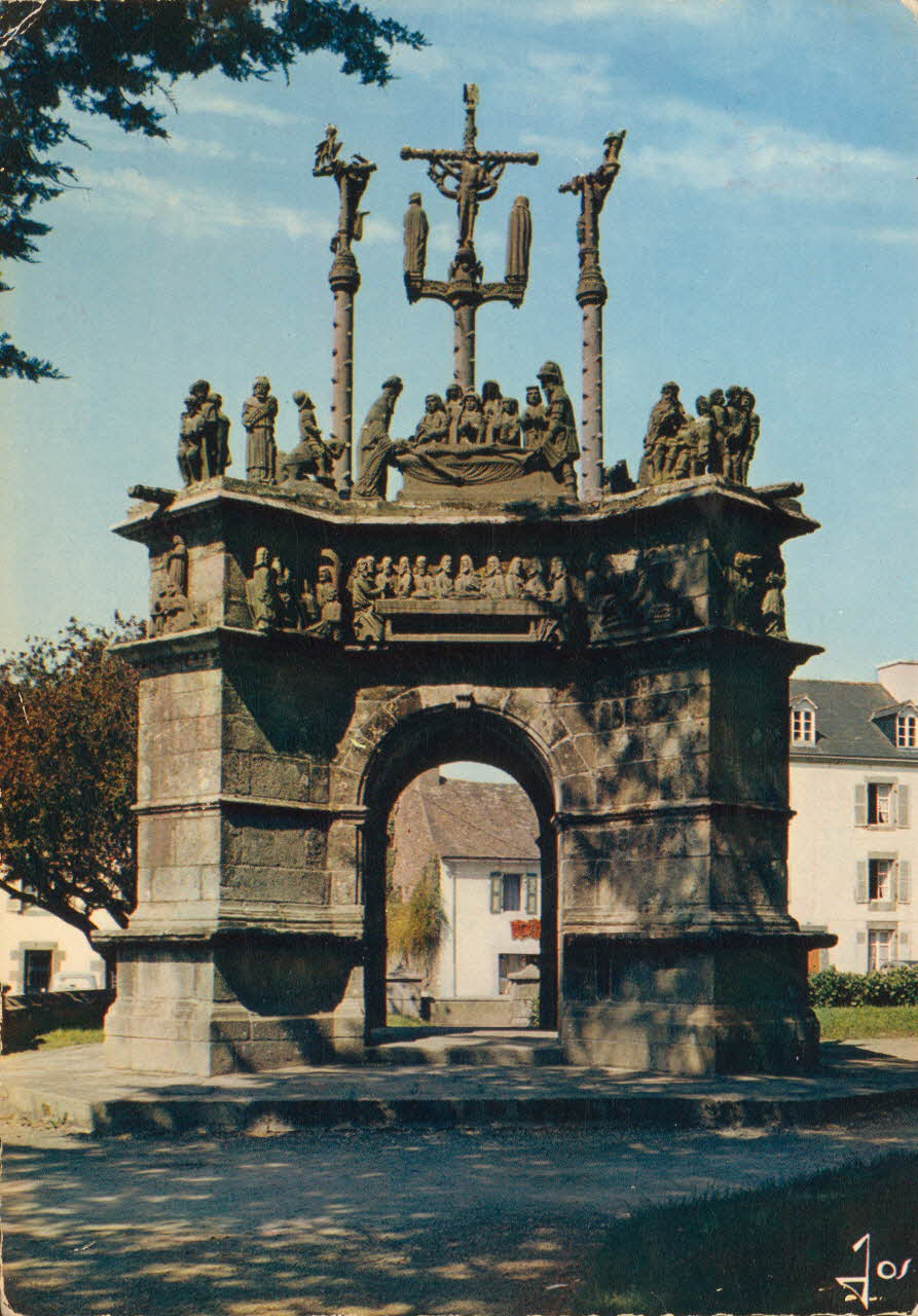 carte postale FACADE SUD AVEC MISE AU TOMBEAU ET DERNIERE CENE Finistère 1968 018504 Photo