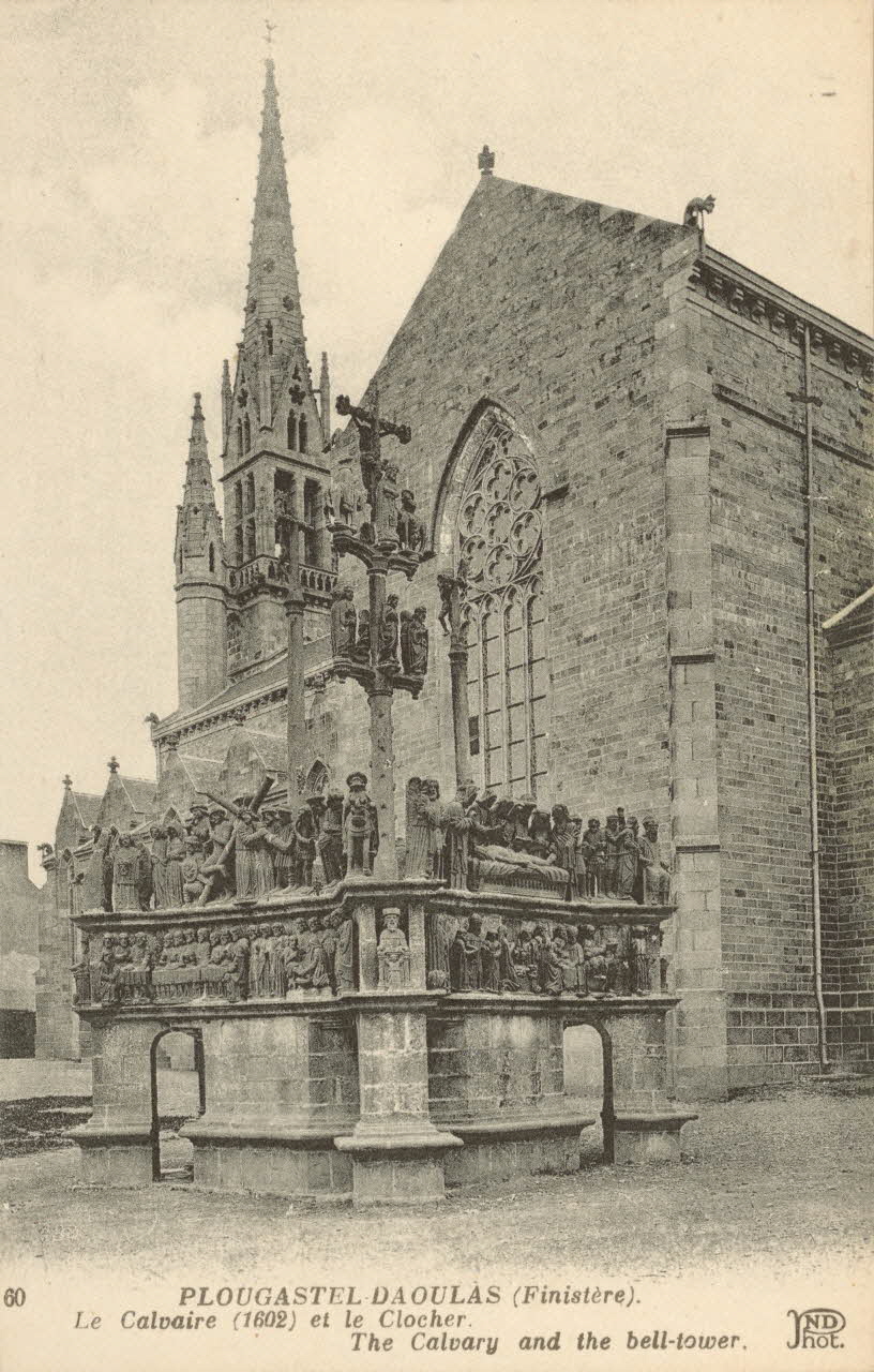 carte postale LE CALVAIRE (1602) ET LE CLOCHER. CALVARY&BELLTOWER Finistère 1903-1920 018519 Photo