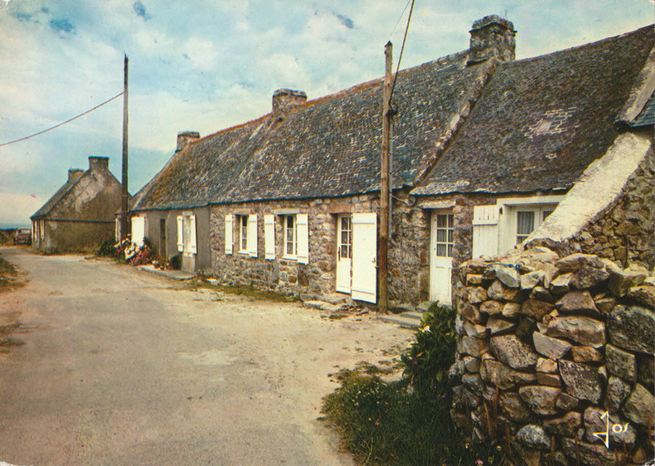 carte postale VILLAGE DE MENESGUEN Finistère 1950 018581 Photo