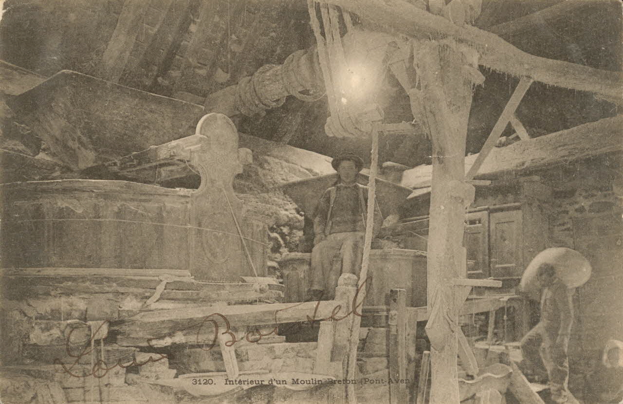 carte postale INTERIEUR D'UN MOULIN BRETON Finistère 1903 018646 Photo