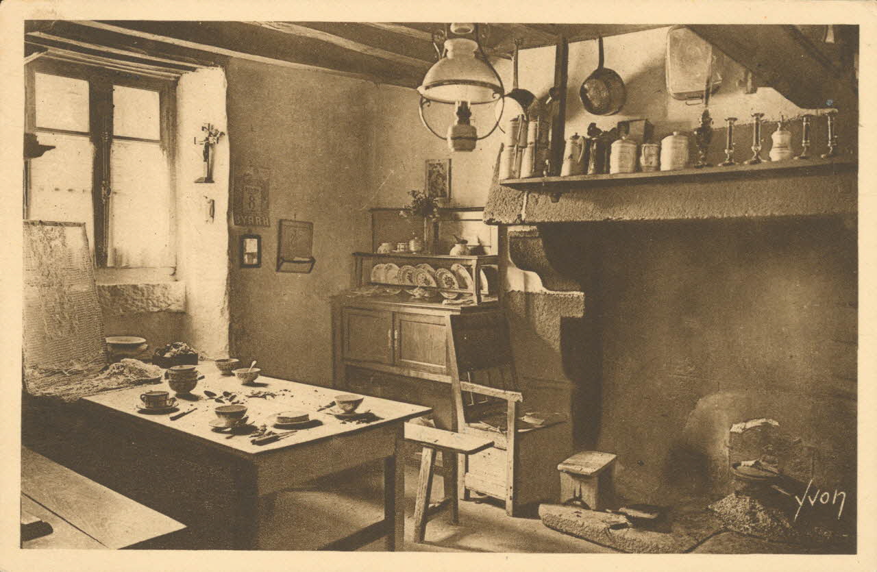 carte postale GUIMILIAU-INTERIEUR BRETON Finistère 1950 018662 Photo