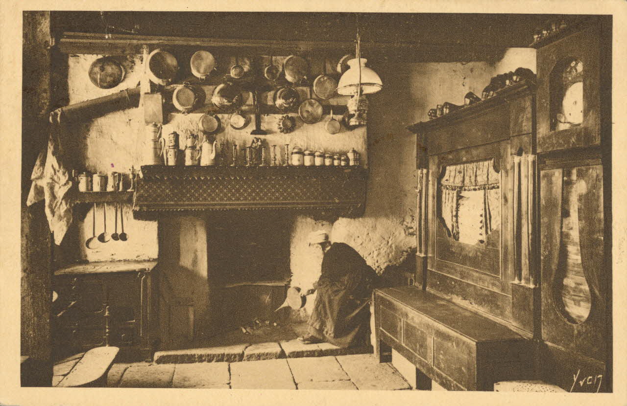 carte postale INTERIEUR BRETON Finistère 1950 018663 Photo Mucem