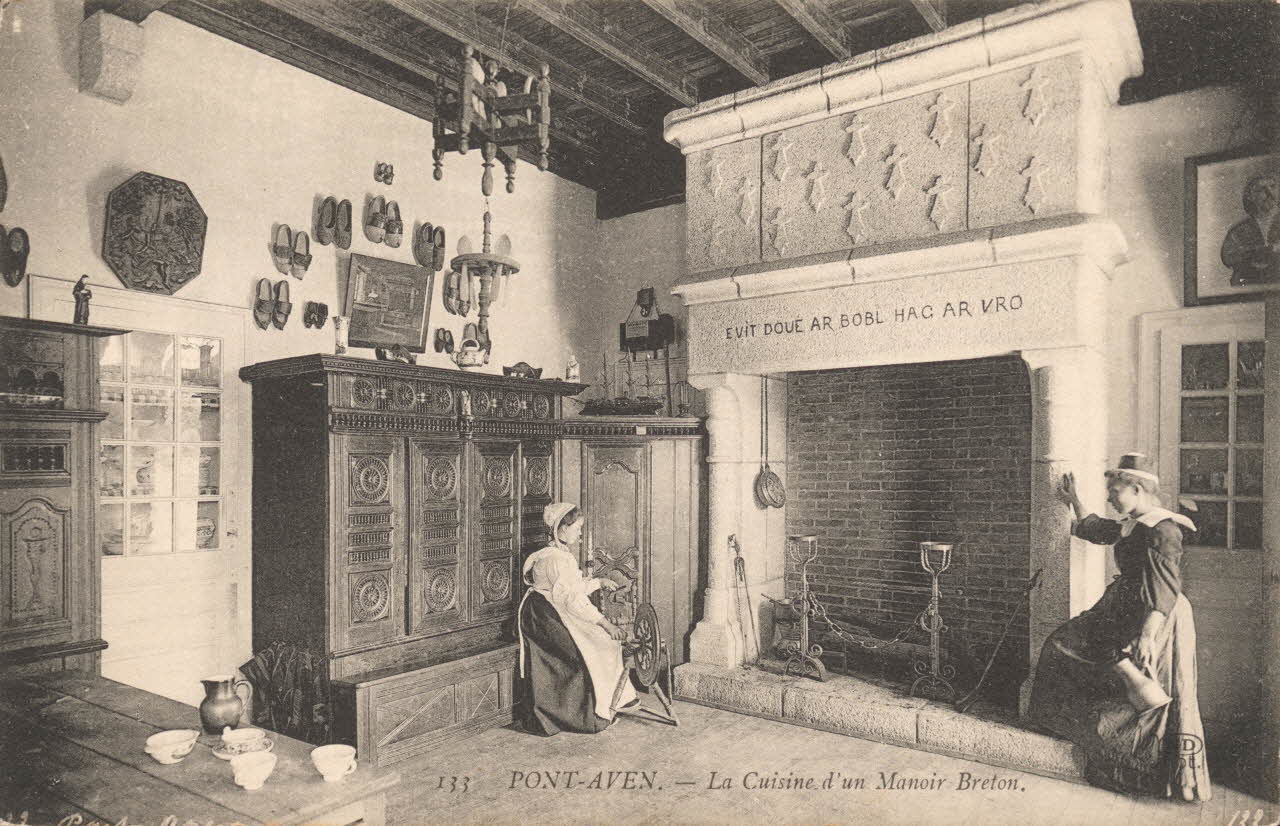 carte postale PONT-AVEN-CUISINE D'UN MANOIR Finistère 1903-1950 018670 Photo