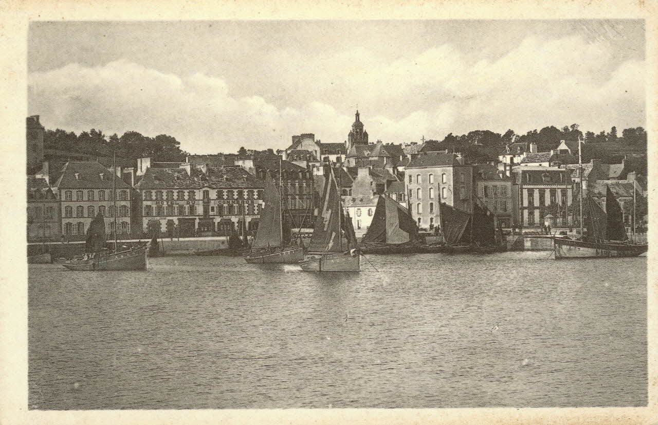 carte postale LE PORT ET LA VILLE Finistère 1903-1920 018677 Photo