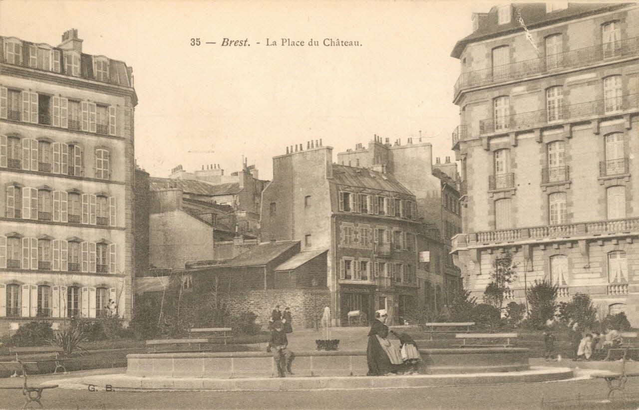 carte postale LA PLACE DU CHATEAU Finistère 1903-1920 018679 Photo