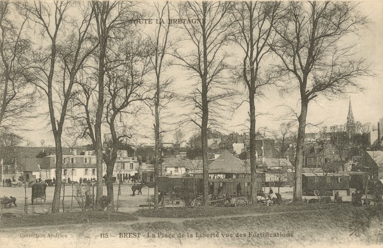 carte postale LA PLACE DE LA LIBERTE Finistère 1903-1920 018691 Photo